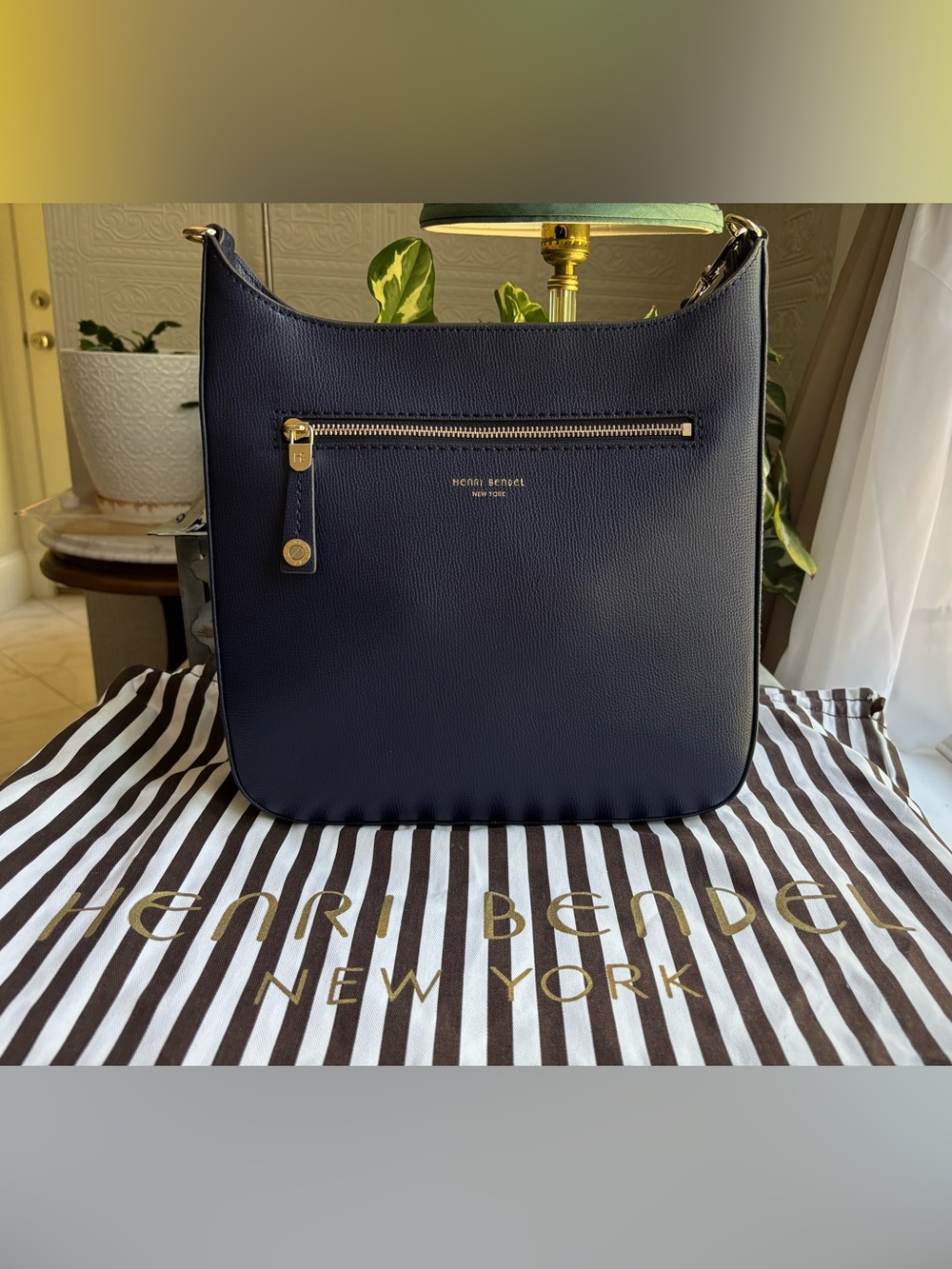 NWT Henri Bendel Bowery Messenger Shoulder/Crossbody Bag with Gold Hardware - Picture 2 of 12